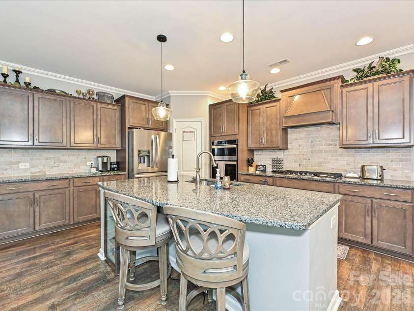 2614 Lochview Street, Fort Mill, SC 29715.  MLS# CAR4380385, YatesRealty ID 29553. Kitchen Island