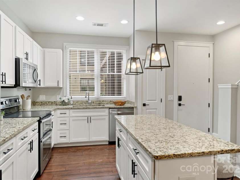 317 Tremont Avenue, Charlotte, NC 28203.  MLS# CAR4279625, YatesRealty ID 29553. 