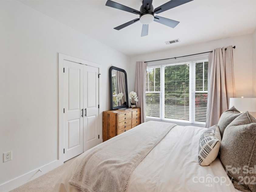 317 Tremont Avenue, Charlotte, NC 28203.  MLS# CAR4279625, YatesRealty ID 29553. 