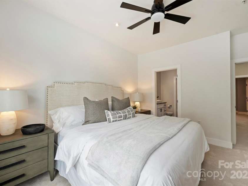 317 Tremont Avenue, Charlotte, NC 28203.  MLS# CAR4279625, YatesRealty ID 29553. 