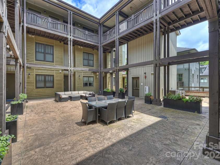 317 Tremont Avenue, Charlotte, NC 28203.  MLS# CAR4279625, YatesRealty ID 29553. 