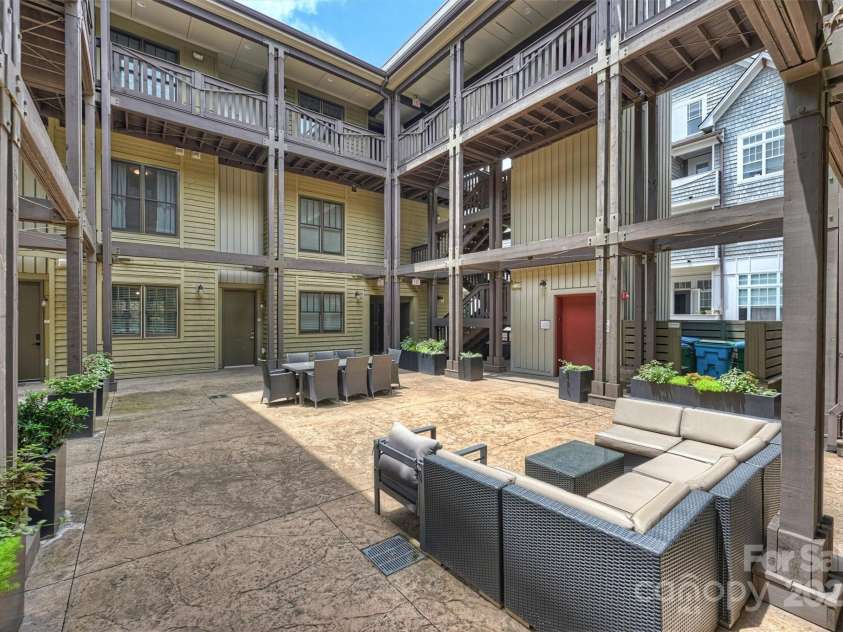 317 Tremont Avenue, Charlotte, NC 28203.  MLS# CAR4279625, YatesRealty ID 29553. 