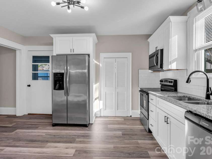 611 Carolina Avenue, Spencer, NC 28159.  MLS# CAR4388141, YatesRealty ID 29556. 