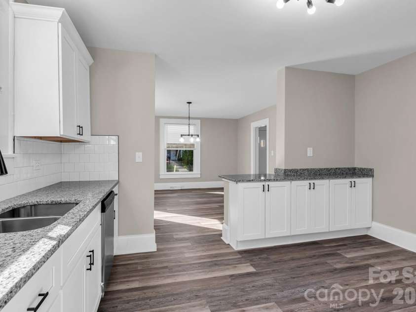 611 Carolina Avenue, Spencer, NC 28159.  MLS# CAR4388141, YatesRealty ID 29556. 