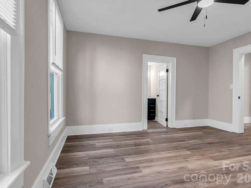 611 Carolina Avenue, Spencer, NC 28159.  MLS# CAR4388141, YatesRealty ID 29556. 