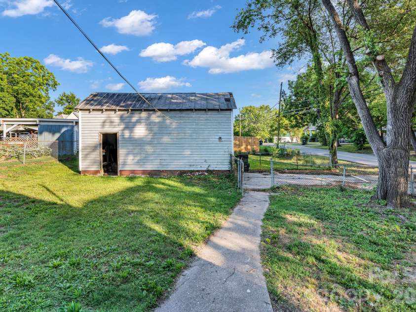 611 Carolina Avenue, Spencer, NC 28159.  MLS# CAR4388141, YatesRealty ID 29556. 