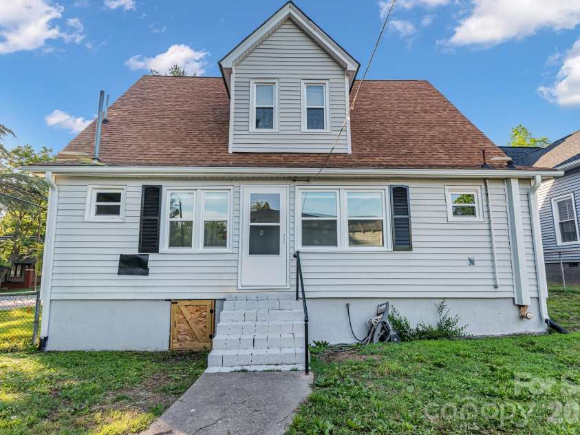 611 Carolina Avenue, Spencer, NC 28159.  MLS# CAR4388141, YatesRealty ID 29556. 