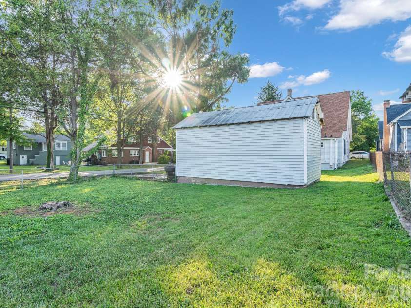 611 Carolina Avenue, Spencer, NC 28159.  MLS# CAR4388141, YatesRealty ID 29556. 