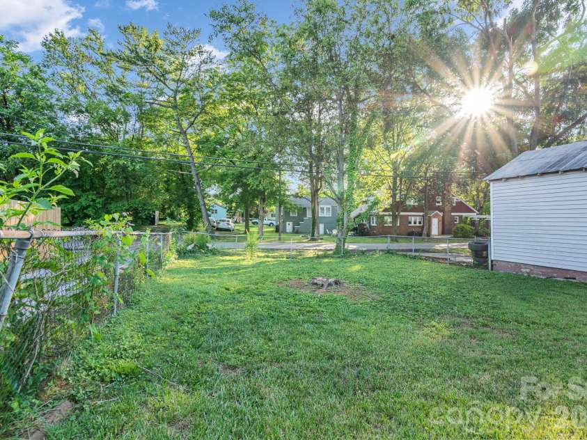 611 Carolina Avenue, Spencer, NC 28159.  MLS# CAR4388141, YatesRealty ID 29556. 