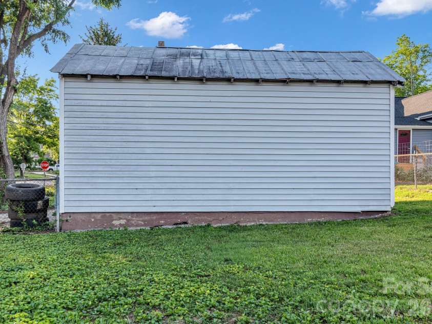 611 Carolina Avenue, Spencer, NC 28159.  MLS# CAR4388141, YatesRealty ID 29556. 