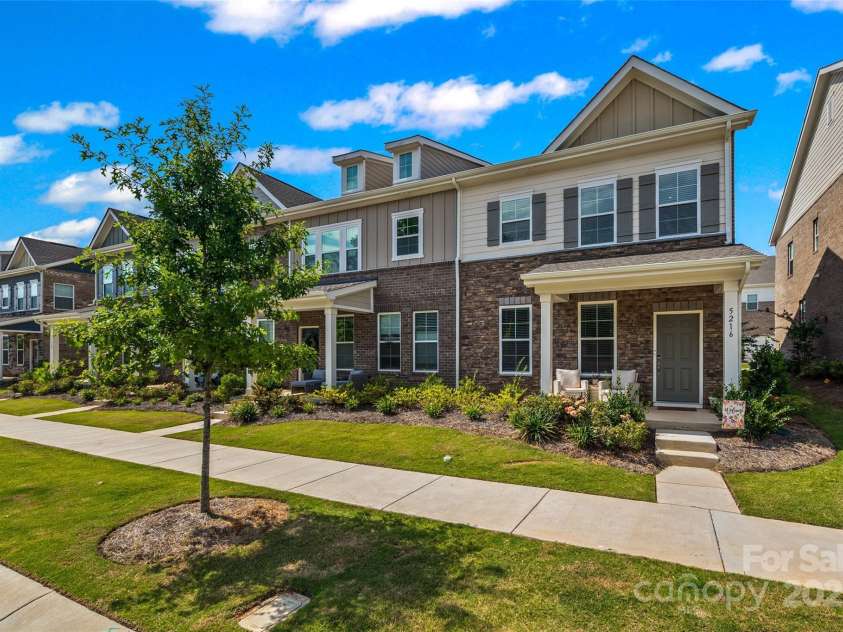 5216 Kinsbridge Drive, Mint Hill, NC 28227.  MLS# CAR4284581, YatesRealty ID 29559. 