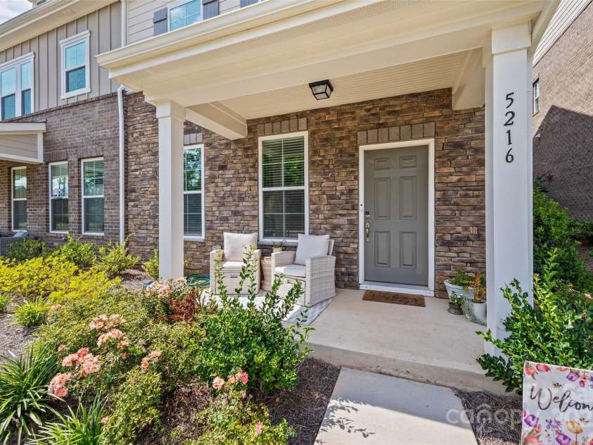5216 Kinsbridge Drive, Mint Hill, NC 28227.  MLS# CAR4284581, YatesRealty ID 29559. Covered Front Porch