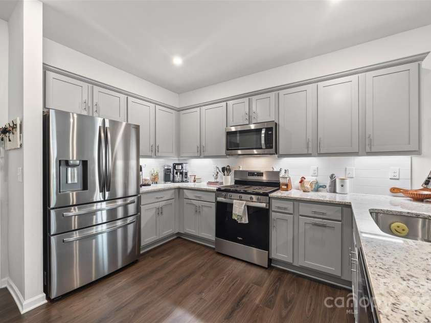 5216 Kinsbridge Drive, Mint Hill, NC 28227.  MLS# CAR4284581, YatesRealty ID 29559. Kitchen