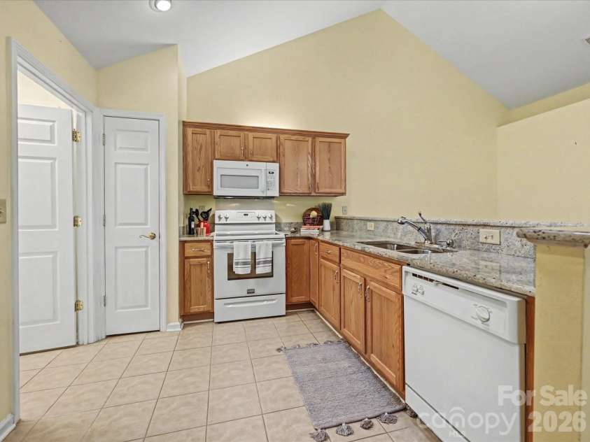 2804 Polo Club Boulevard, Matthews, NC 28105.  MLS# CAR4352515, YatesRealty ID 2956. 
