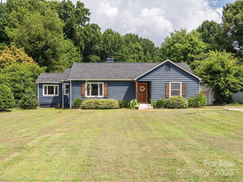 7210 Tuckaseegee Road, Charlotte, NC 28214.  MLS# CAR4285977, YatesRealty ID 29560. 