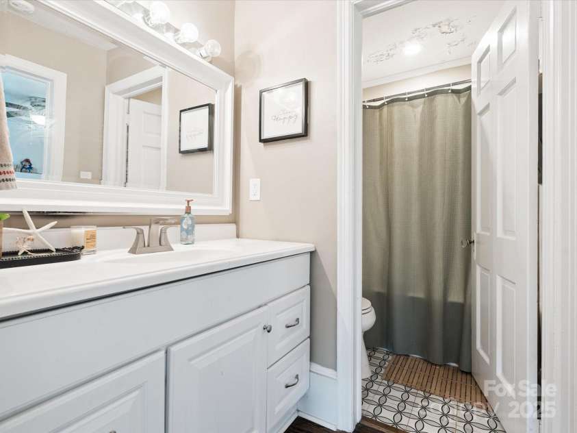 7210 Tuckaseegee Road, Charlotte, NC 28214.  MLS# CAR4285977, YatesRealty ID 29560. 