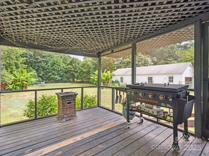 7210 Tuckaseegee Road, Charlotte, NC 28214.  MLS# CAR4285977, YatesRealty ID 29560. 