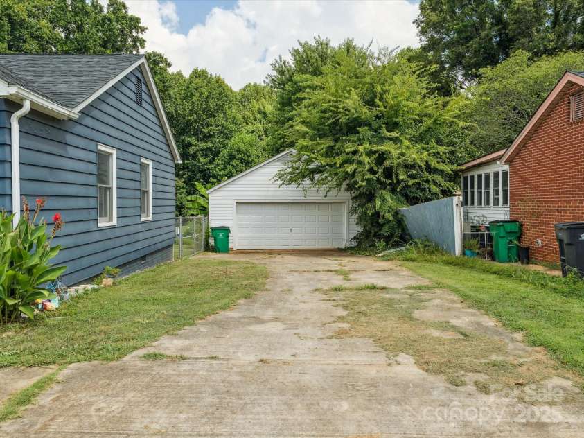 7210 Tuckaseegee Road, Charlotte, NC 28214.  MLS# CAR4285977, YatesRealty ID 29560. 