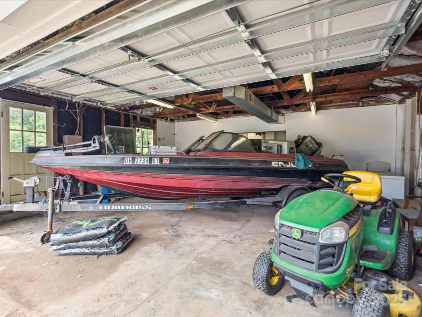 7210 Tuckaseegee Road, Charlotte, NC 28214.  MLS# CAR4285977, YatesRealty ID 29560. 