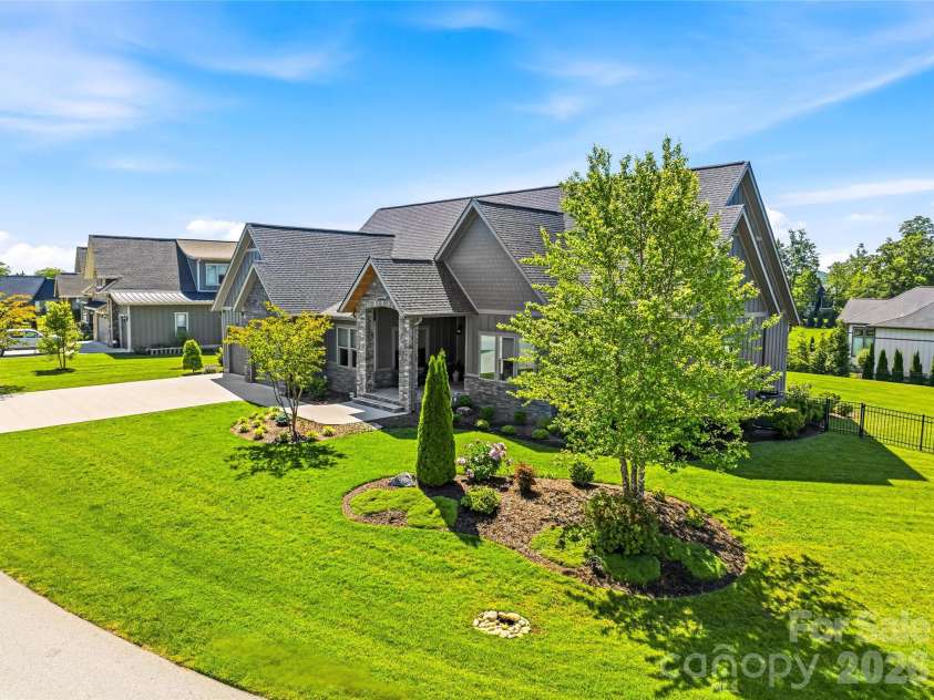 400 Samuel Drive, Mills River, NC 28759.  MLS# CAR4370587, YatesRealty ID 29561. 