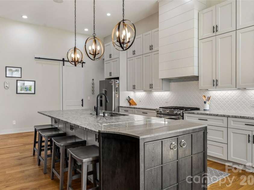 400 Samuel Drive, Mills River, NC 28759.  MLS# CAR4370587, YatesRealty ID 29561. 