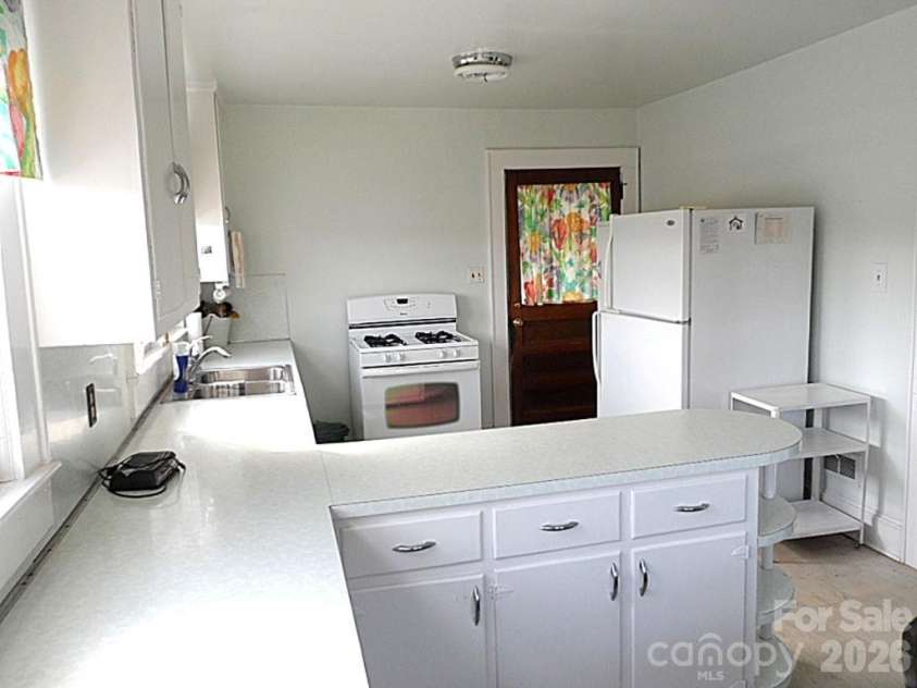107 Concord Street, Morganton, NC 28655.  MLS# CAR4391954, YatesRealty ID 29562. 