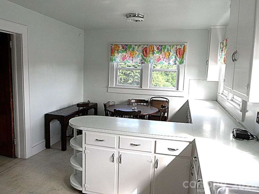 107 Concord Street, Morganton, NC 28655.  MLS# CAR4391954, YatesRealty ID 29562. 