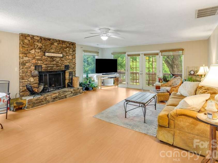 3 Odie Lane, Candler, NC 28715.  MLS# CAR4367725, YatesRealty ID 29563. 