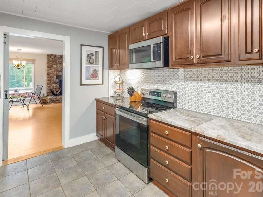 3 Odie Lane, Candler, NC 28715.  MLS# CAR4367725, YatesRealty ID 29563. 