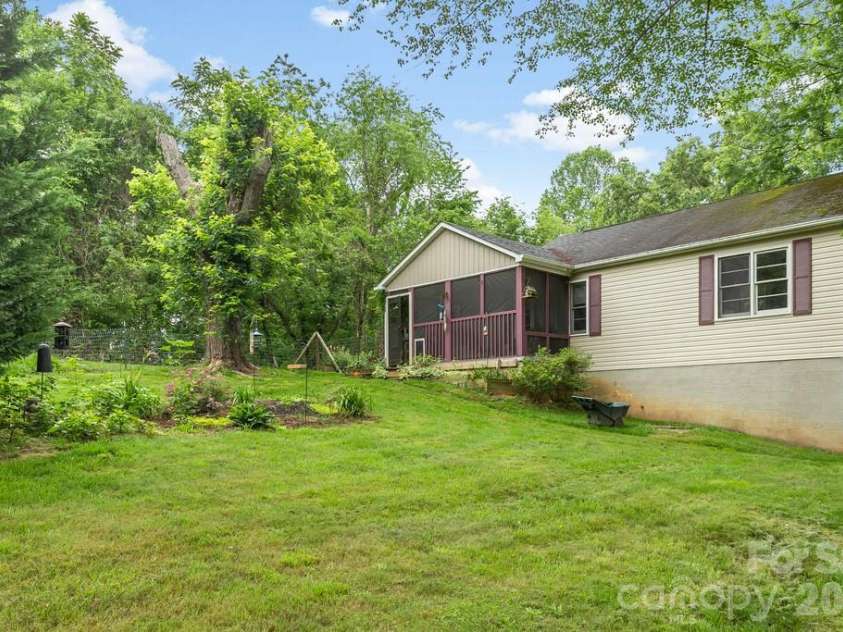 3 Odie Lane, Candler, NC 28715.  MLS# CAR4367725, YatesRealty ID 29563. 