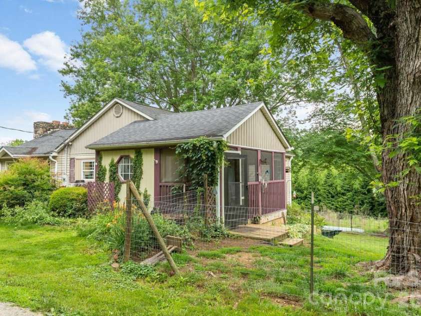 3 Odie Lane, Candler, NC 28715.  MLS# CAR4367725, YatesRealty ID 29563. 