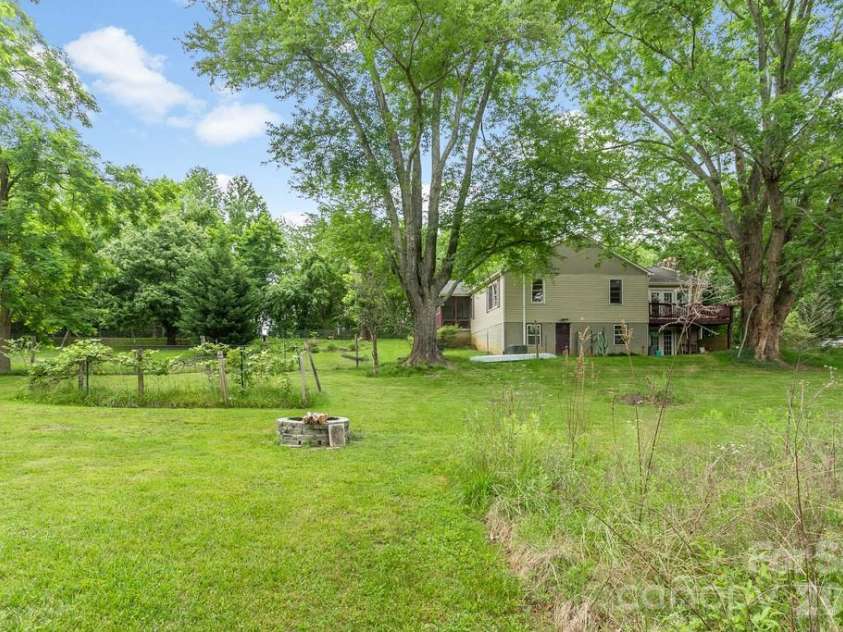 3 Odie Lane, Candler, NC 28715.  MLS# CAR4367725, YatesRealty ID 29563. 