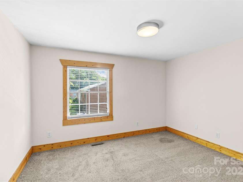 634 Chipley Avenue, Charlotte, NC 28205.  MLS# CAR4287759, YatesRealty ID 29563. 