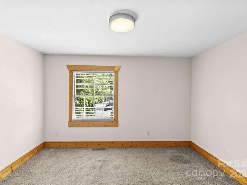 634 Chipley Avenue, Charlotte, NC 28205.  MLS# CAR4287759, YatesRealty ID 29563. 