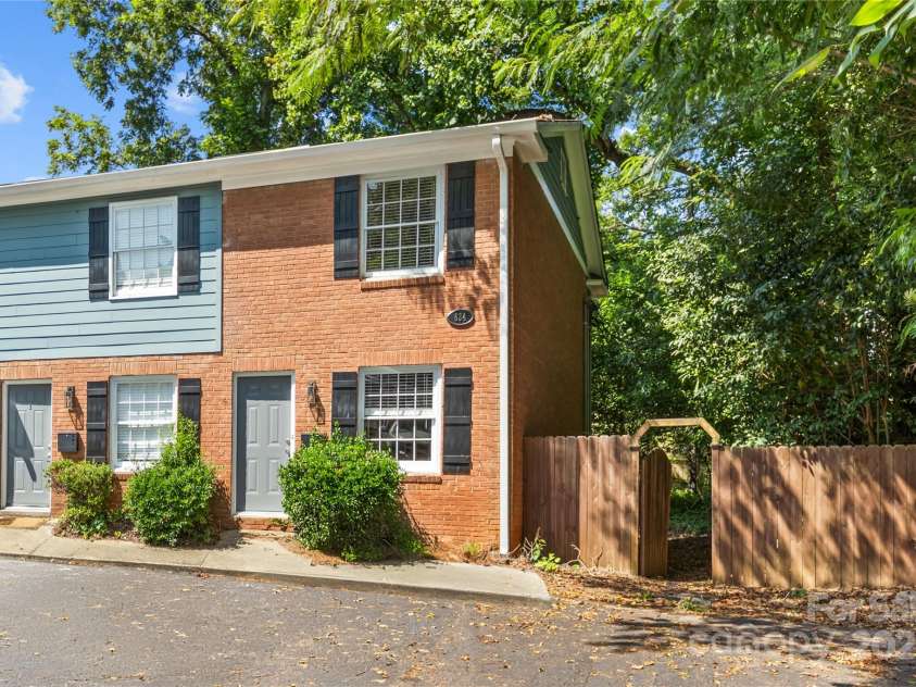 634 Chipley Avenue, Charlotte, NC 28205.  MLS# CAR4287759, YatesRealty ID 29563. 