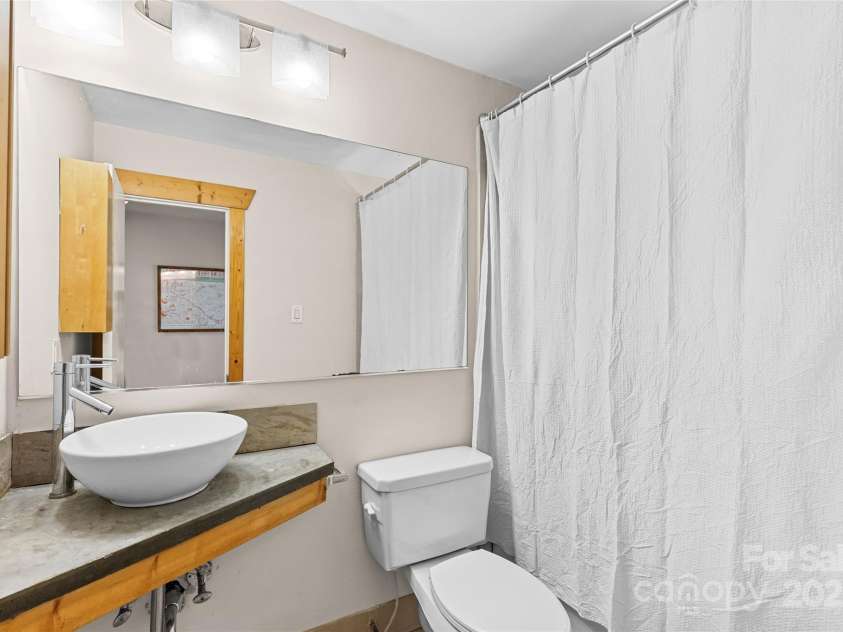 634 Chipley Avenue, Charlotte, NC 28205.  MLS# CAR4328049, YatesRealty ID 29563. Full Bath