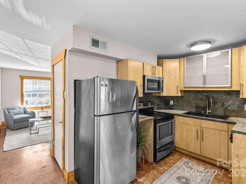 634 Chipley Avenue, Charlotte, NC 28205.  MLS# CAR4328049, YatesRealty ID 29563. Kitchen