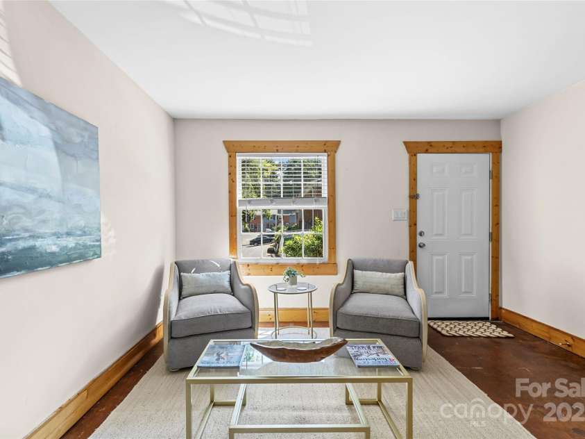 634 Chipley Avenue, Charlotte, NC 28205.  MLS# CAR4328049, YatesRealty ID 29563. Living Room