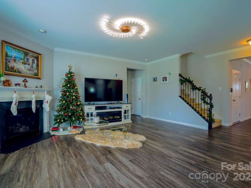 10916 Tower Oak Drive, Charlotte, NC 28269.  MLS# CAR4280677, YatesRealty ID 29565. 