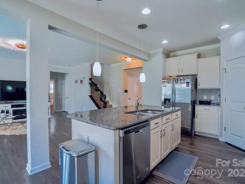 10916 Tower Oak Drive, Charlotte, NC 28269.  MLS# CAR4280677, YatesRealty ID 29565. 