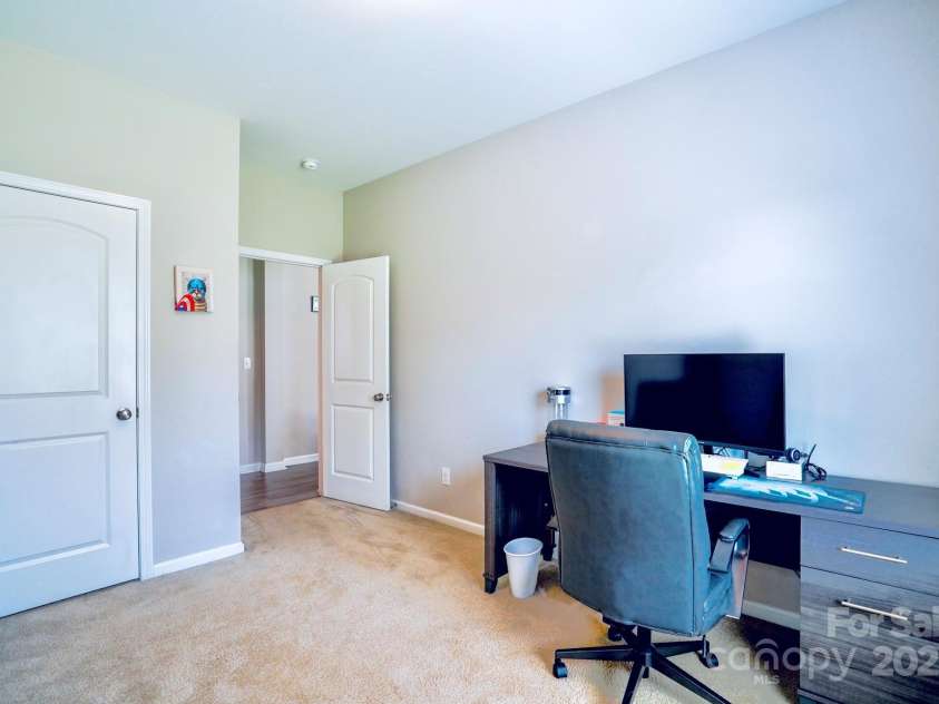 10916 Tower Oak Drive, Charlotte, NC 28269.  MLS# CAR4280677, YatesRealty ID 29565. 