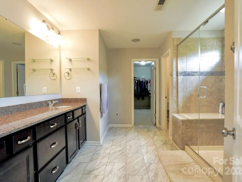 10916 Tower Oak Drive, Charlotte, NC 28269.  MLS# CAR4280677, YatesRealty ID 29565. 