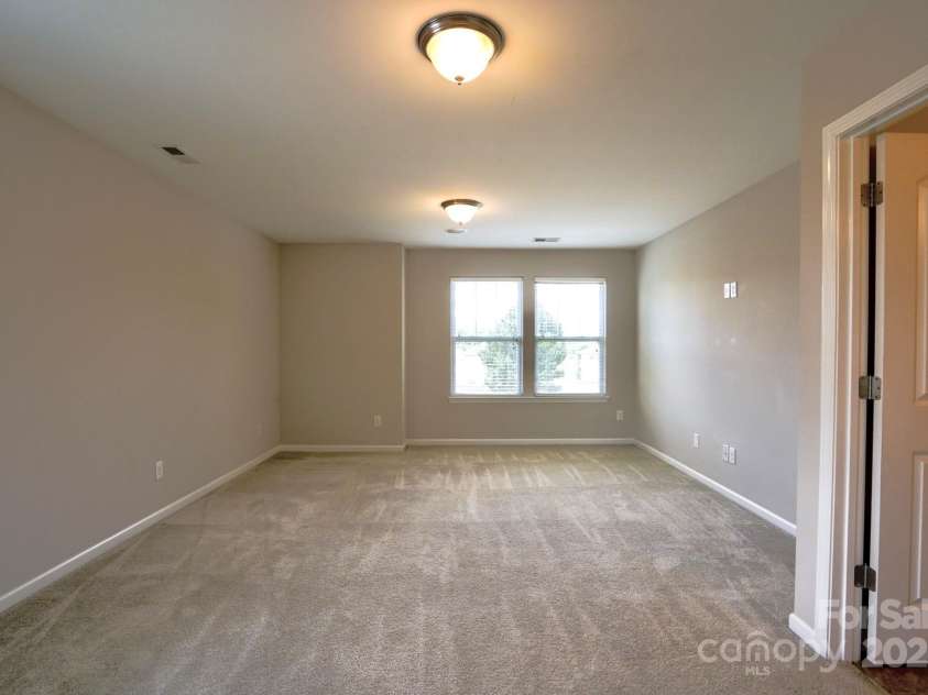 10916 Tower Oak Drive, Charlotte, NC 28269.  MLS# CAR4280677, YatesRealty ID 29565. 