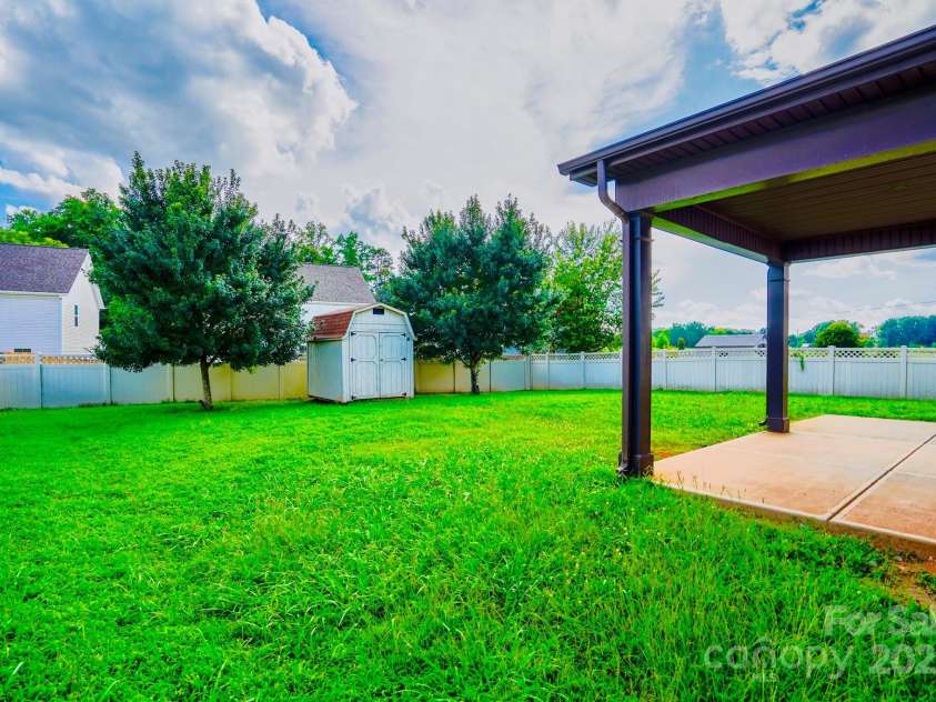 10916 Tower Oak Drive, Charlotte, NC 28269.  MLS# CAR4280677, YatesRealty ID 29565. 