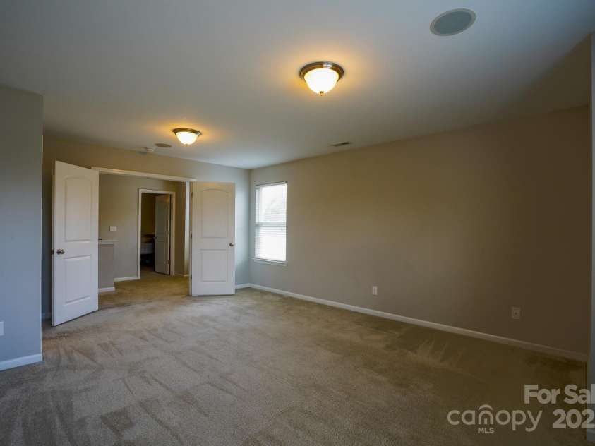 10916 Tower Oak Drive, Charlotte, NC 28269.  MLS# CAR4280677, YatesRealty ID 29565. Jack & Jill room