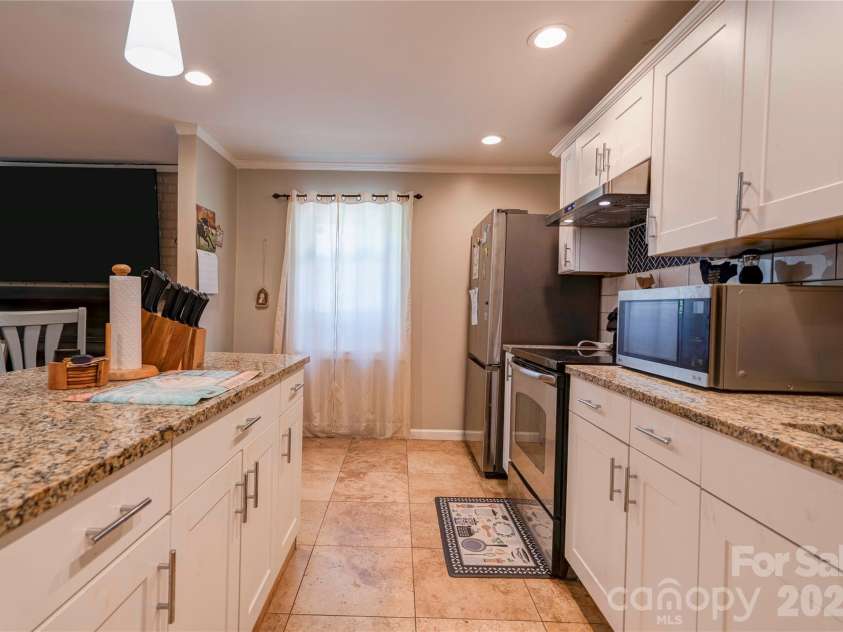 110 Greene Drive, Shelby, NC 28150.  MLS# CAR4389404, YatesRealty ID 29565. 2nd Kitchen