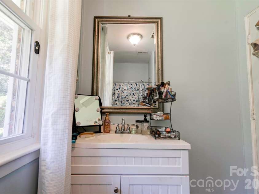 110 Greene Drive, Shelby, NC 28150.  MLS# CAR4389404, YatesRealty ID 29565. Bath 3