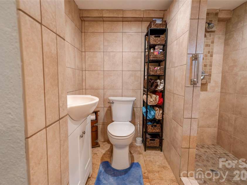 110 Greene Drive, Shelby, NC 28150.  MLS# CAR4389404, YatesRealty ID 29565. Bath 5