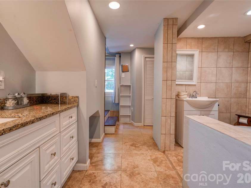 110 Greene Drive, Shelby, NC 28150.  MLS# CAR4389404, YatesRealty ID 29565. Bath 5