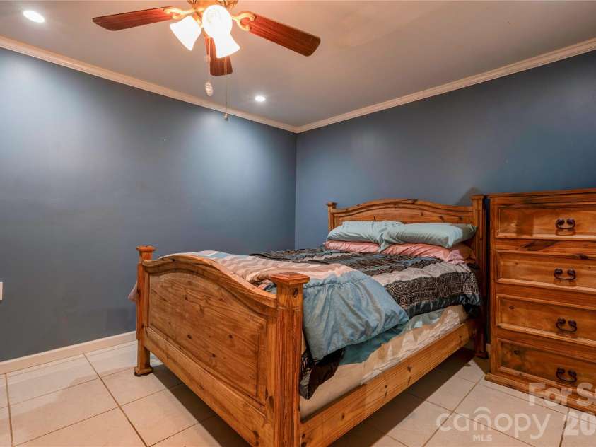 110 Greene Drive, Shelby, NC 28150.  MLS# CAR4389404, YatesRealty ID 29565. Flex Room